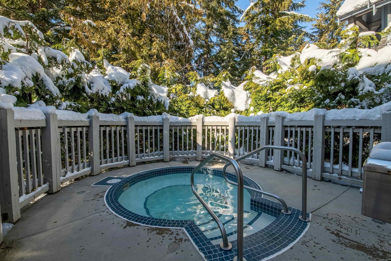 4-4661 Blackcomb Wy