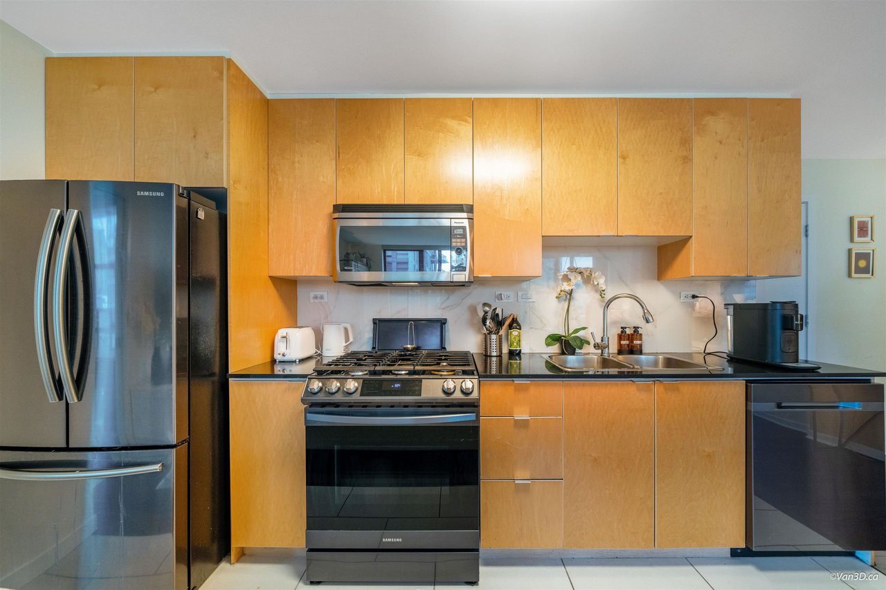707-989 Beatty St