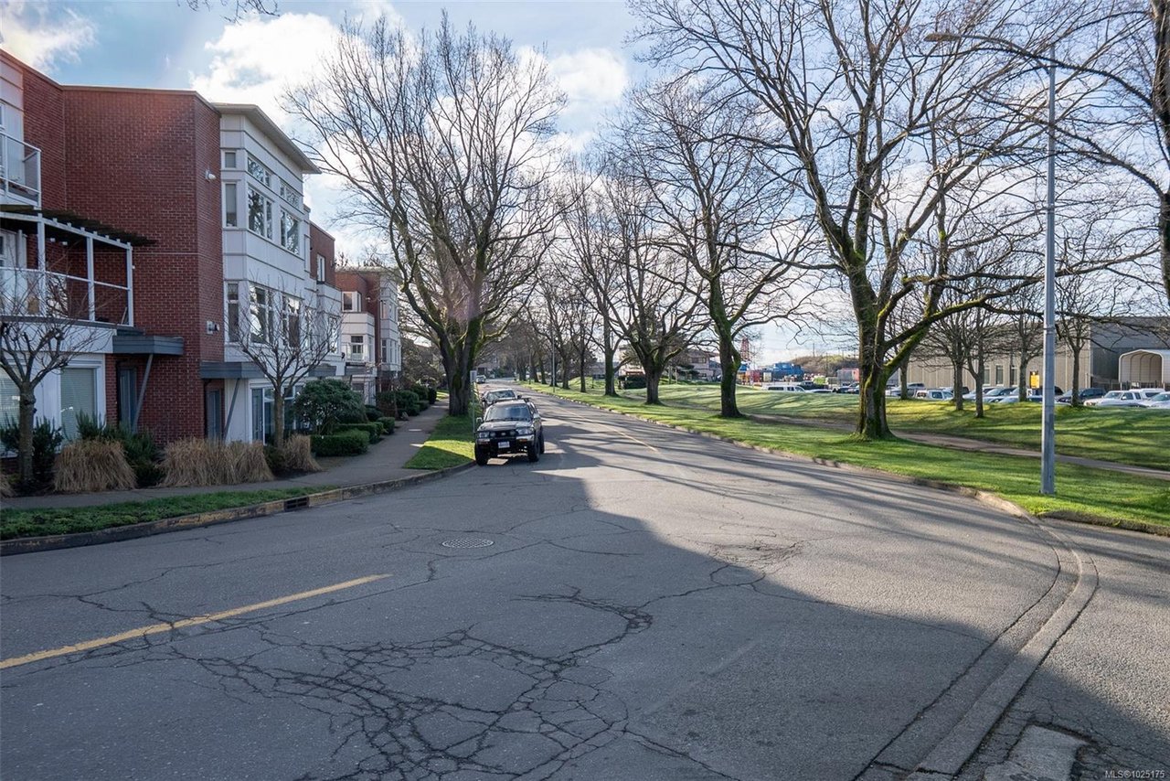 13-60 Dallas Rd, Victoria