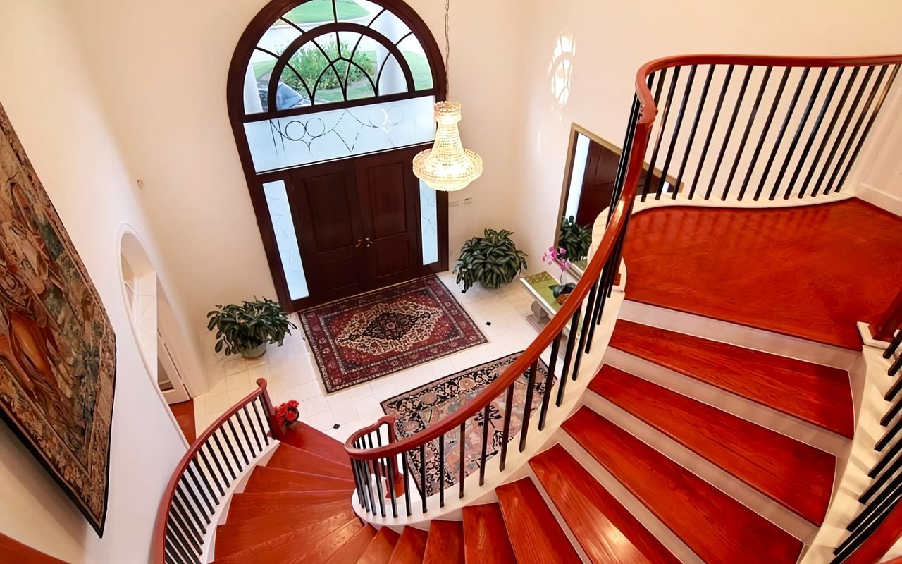 Leveraging Seasonal Trends for Successful Ultra-Luxury Home Sales