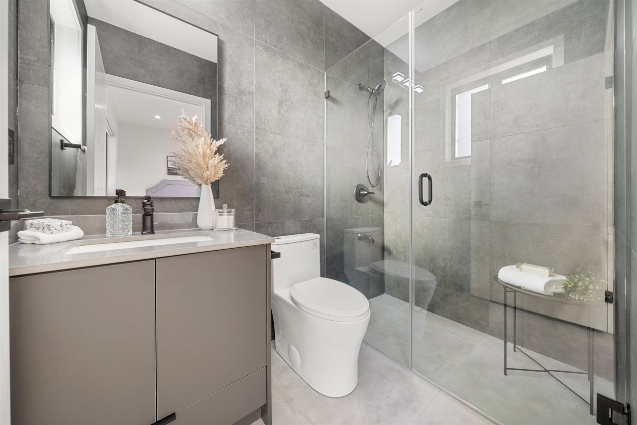 1-3559 Haida Dr