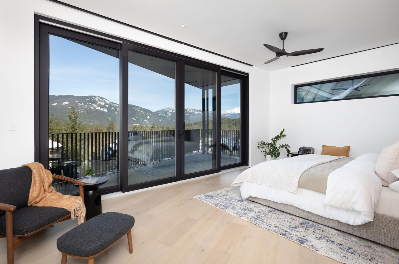 3565 Falcon Cres