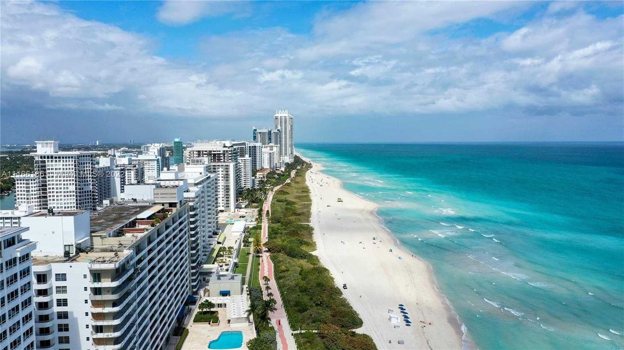 5445 Collins Ave #927