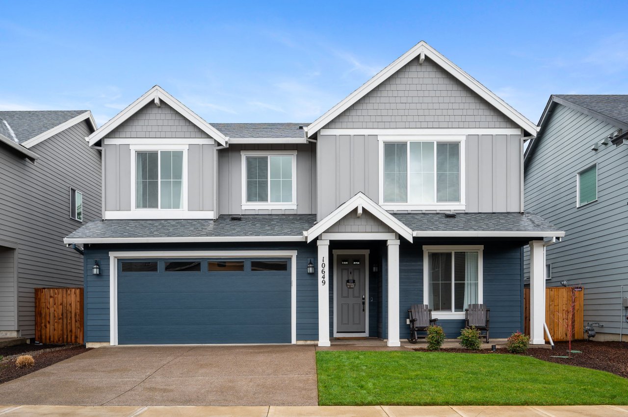 Beautiful, semi-custom Happy Valley, Oregon home