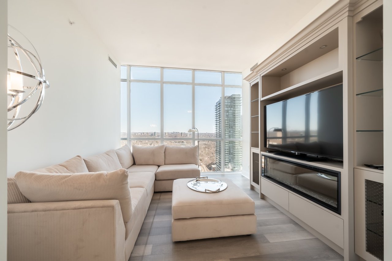 The Yorkville Condos | Sun filled Yorkville Residence
