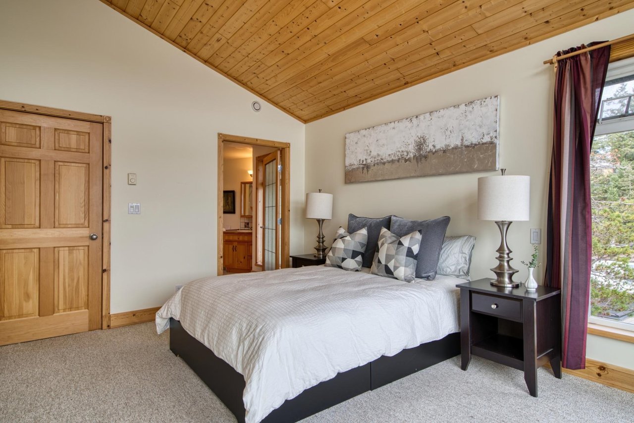 280 Arbutus Reach Rd