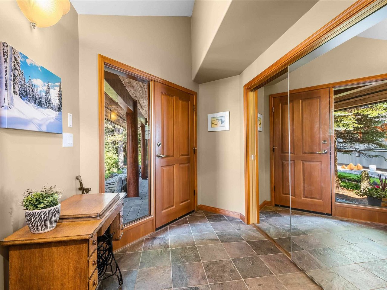 8162 Muirfield Cres