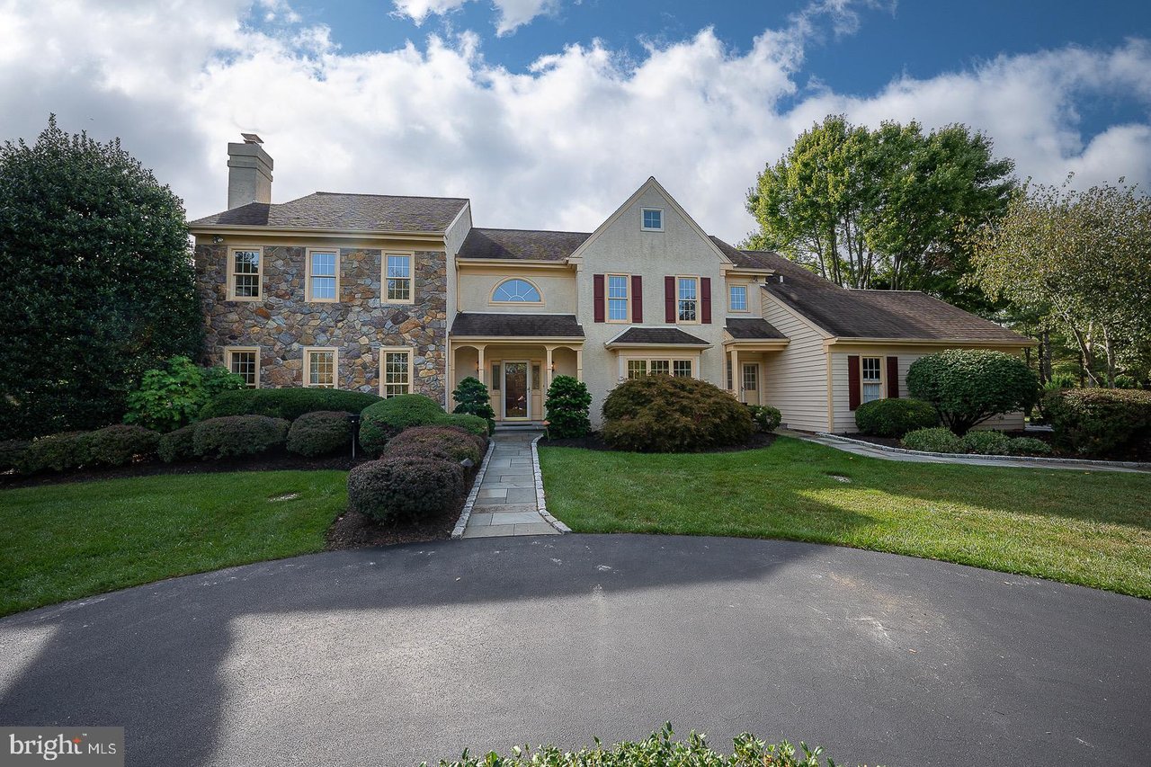 25 Autumn Hill Ln