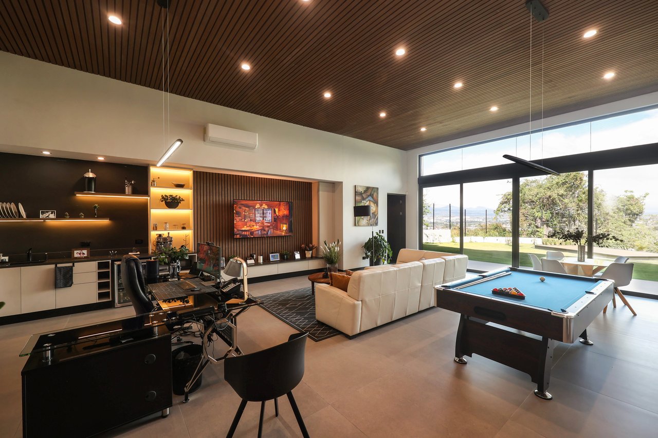 Panoramic City View Estate Home, Escazu, San Jose