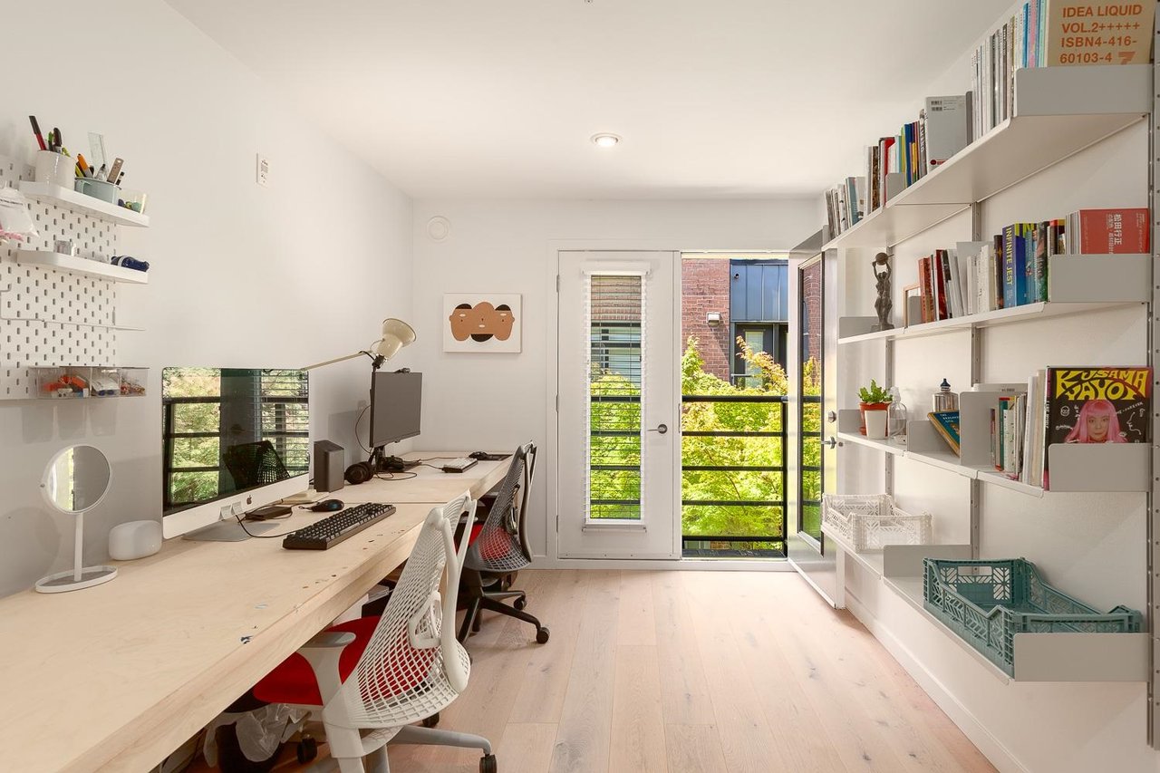 2711 Guelph St