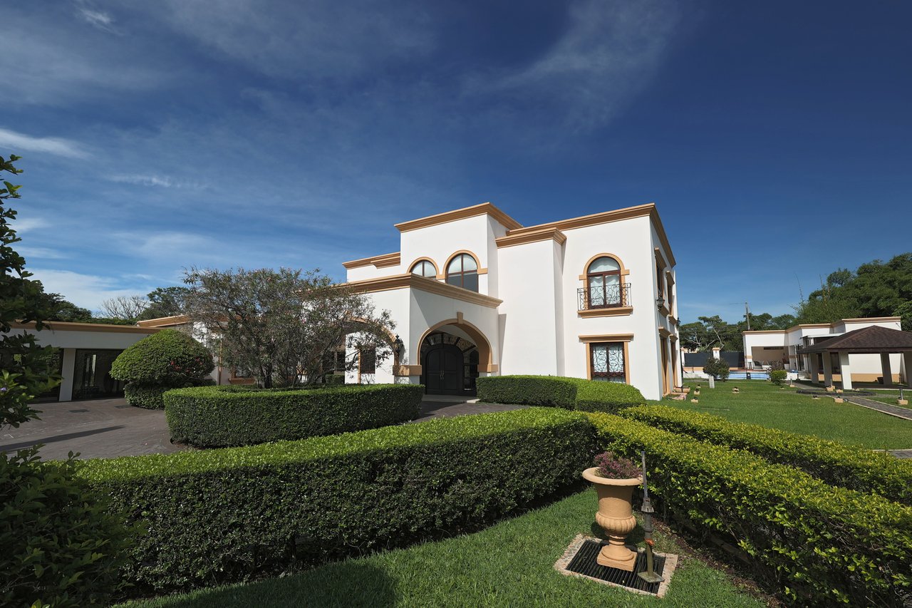 Luxury City Estate, Curridabat, San Jose