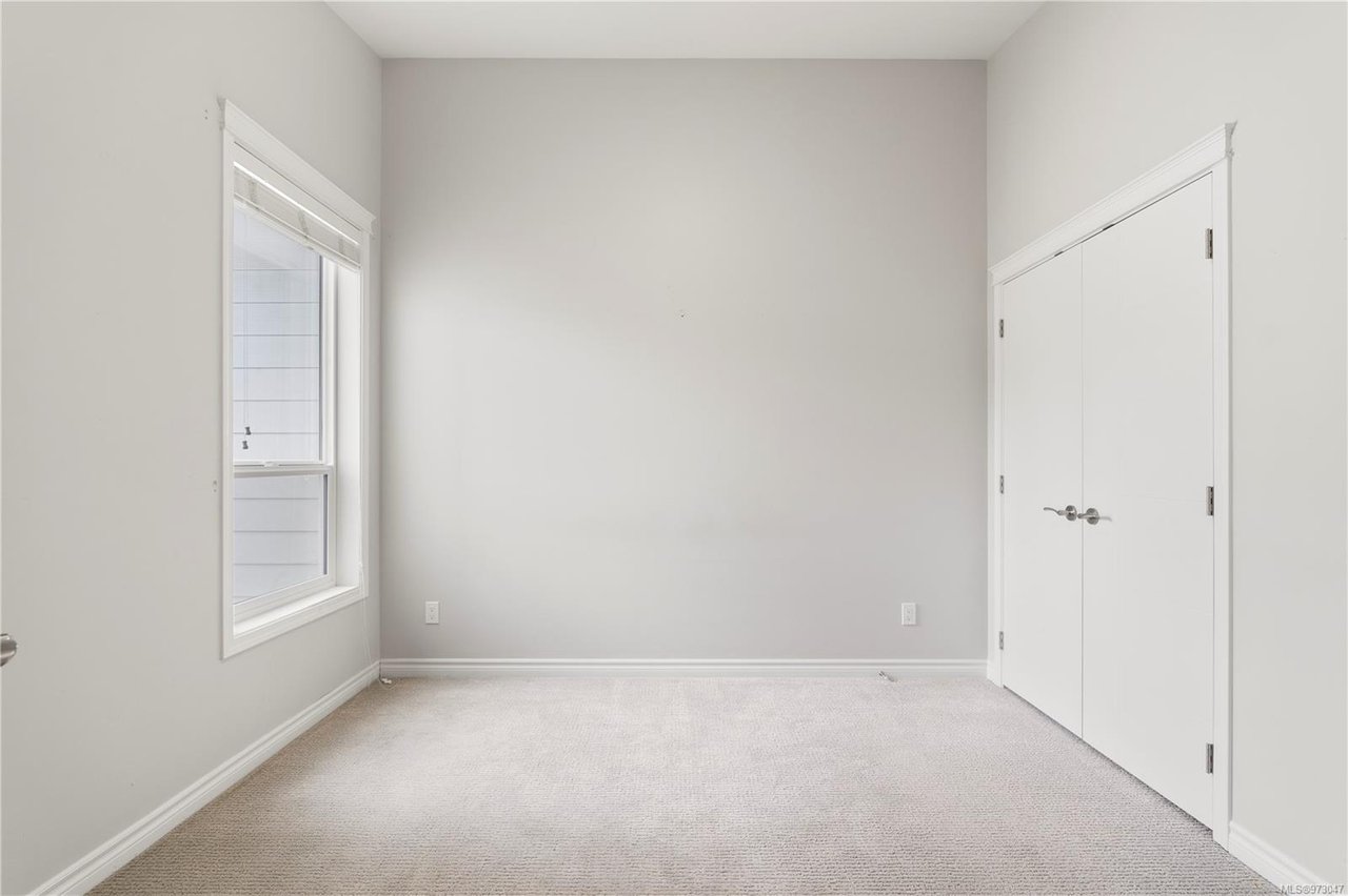 921 Whirlaway Cres