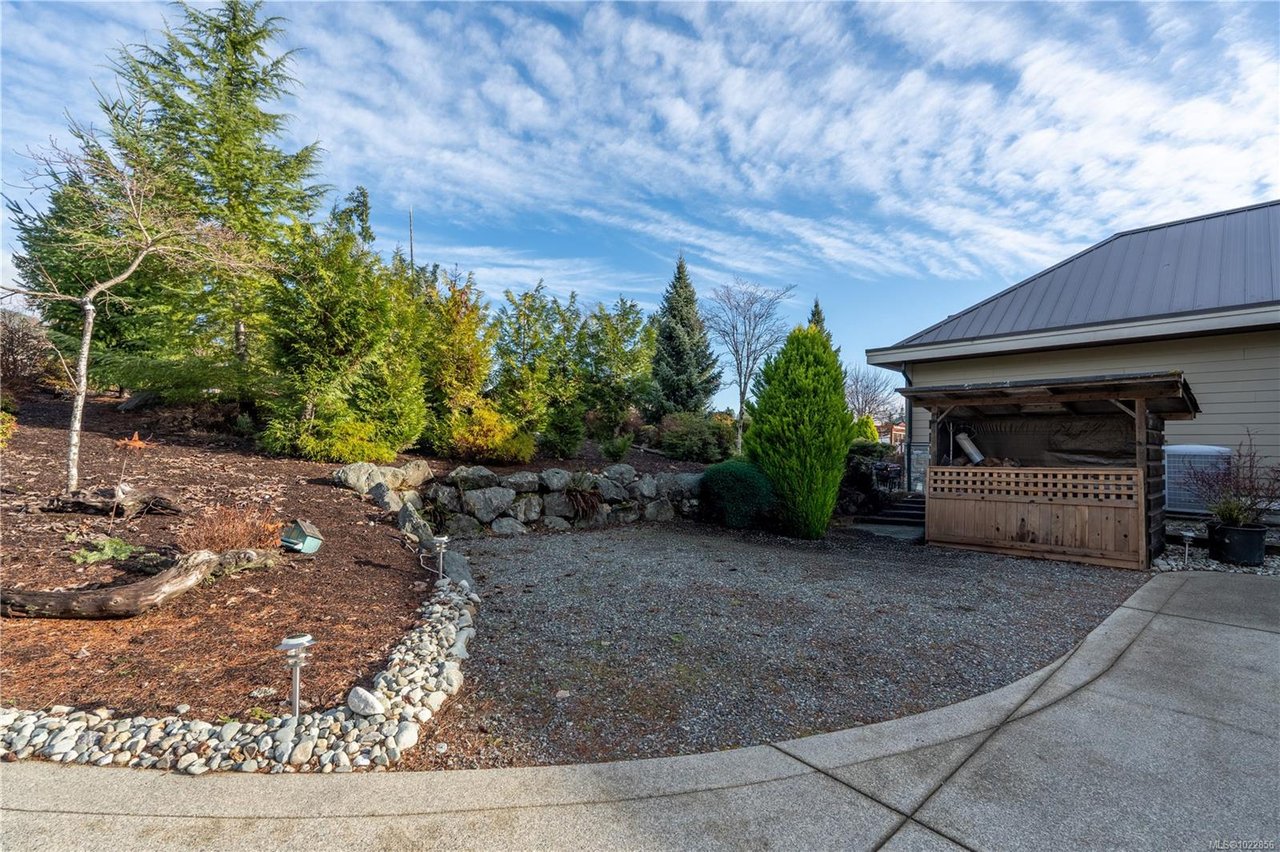 7364 Lakefront Dr, Lake Cowichan