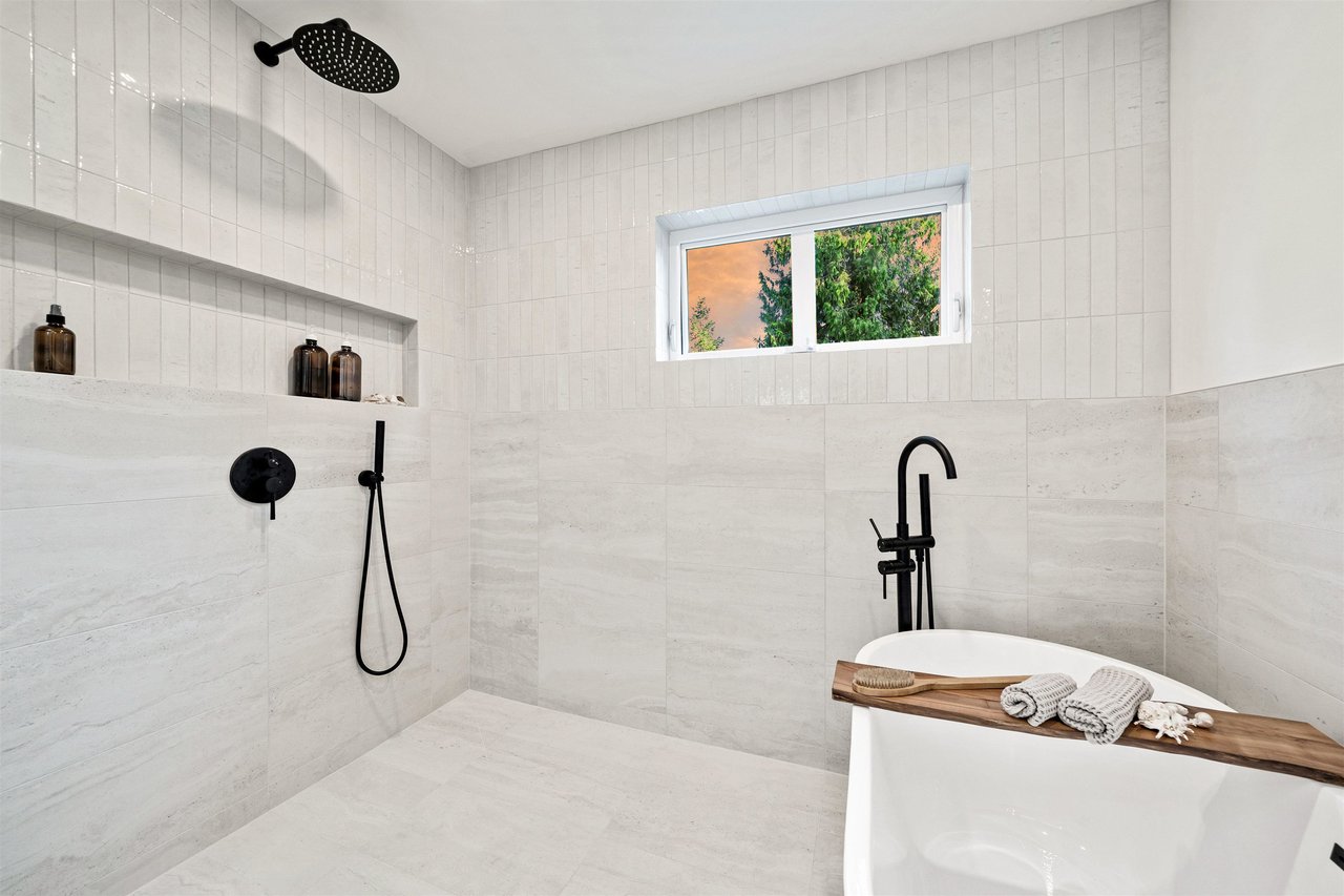 4365 Raeburn Street, North Vancouver