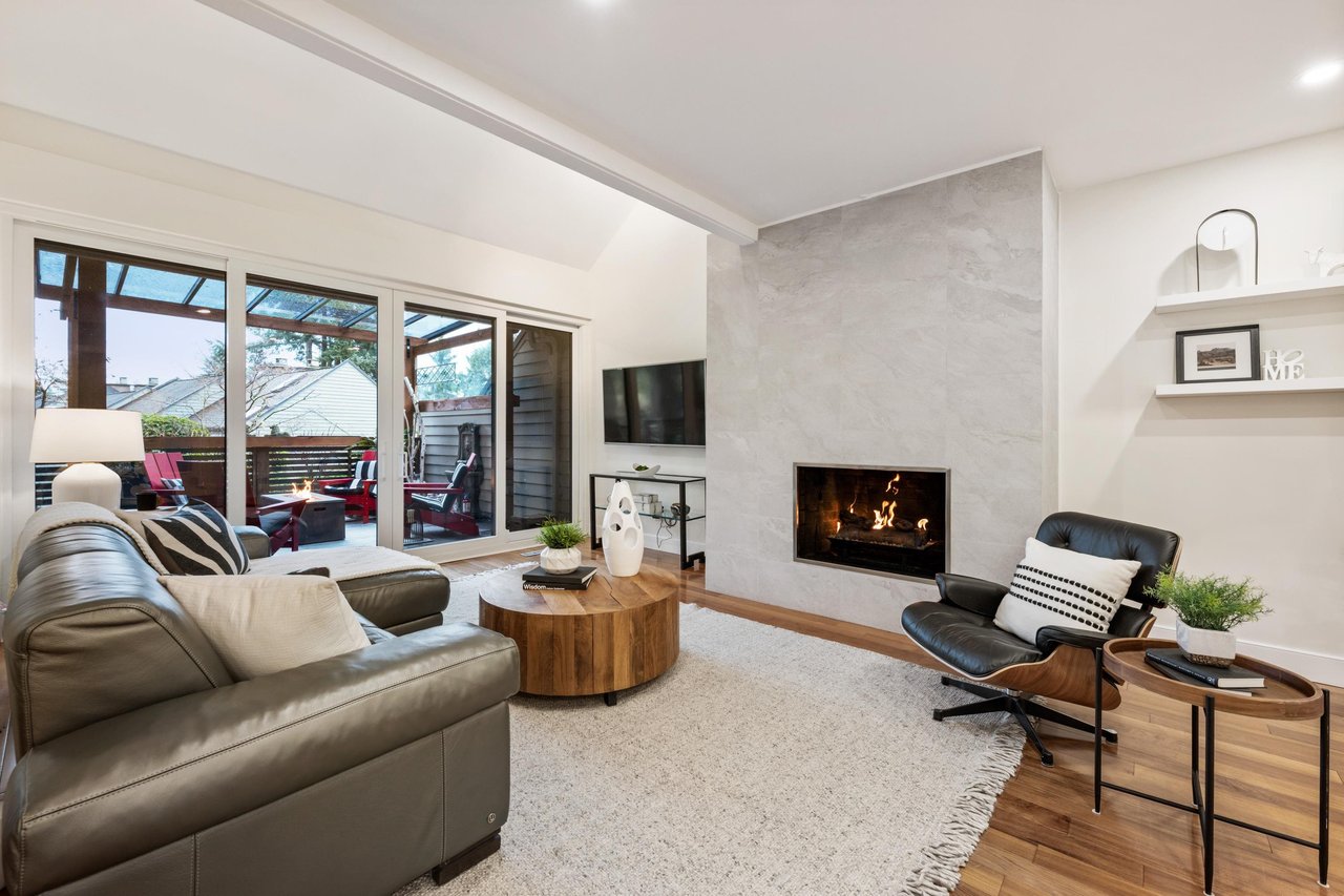25-4957 Marine Dr