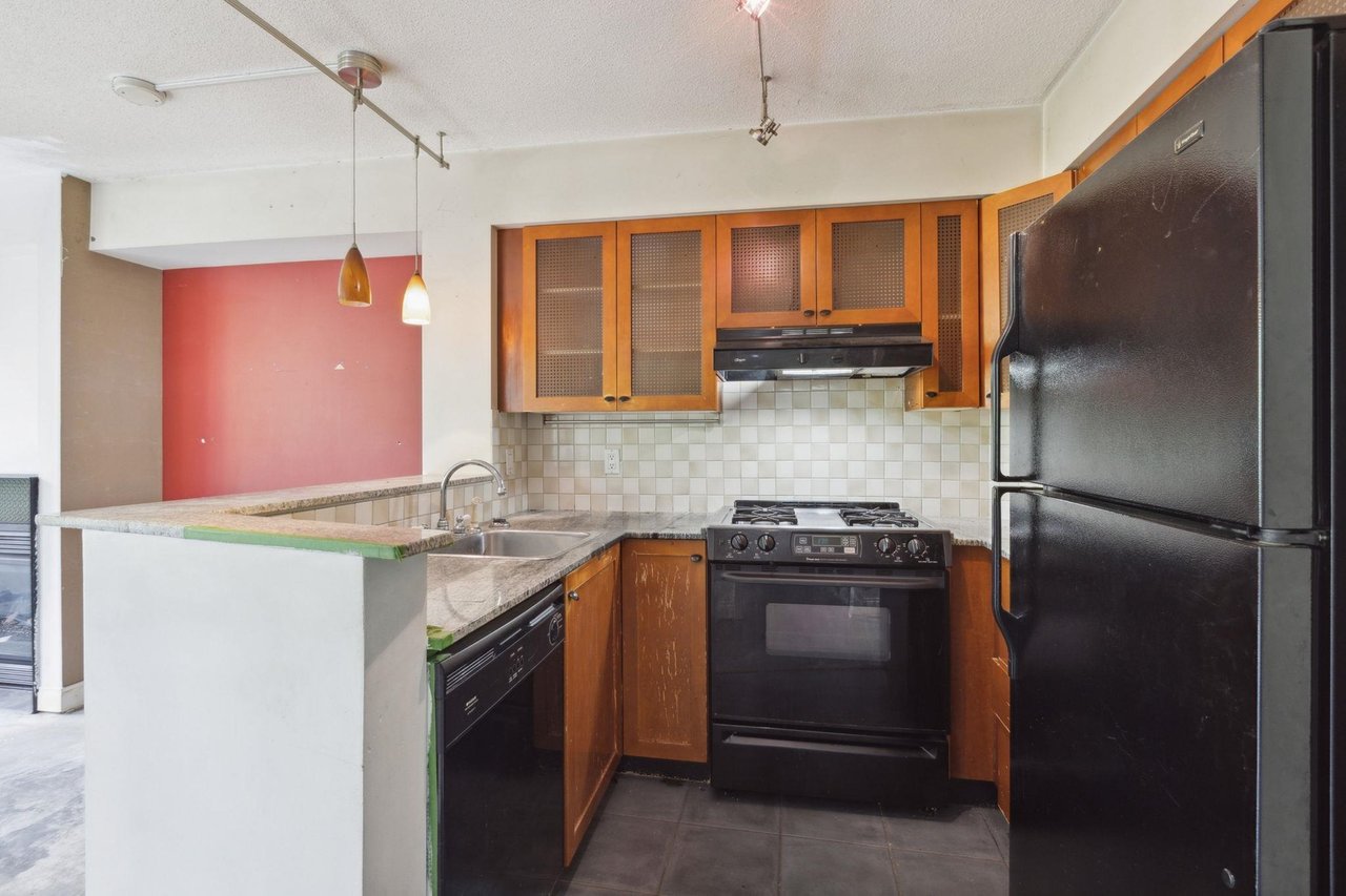 301-55 Alexander St