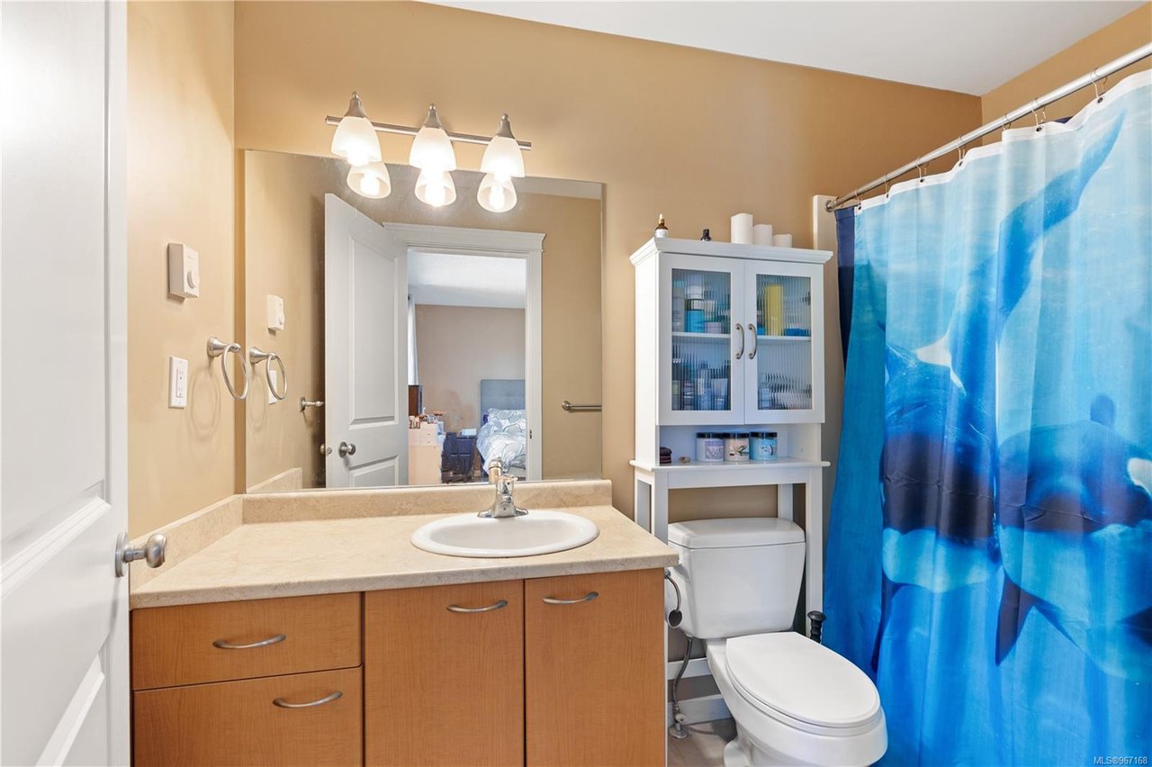 102-2920 Phipps Rd, Langford