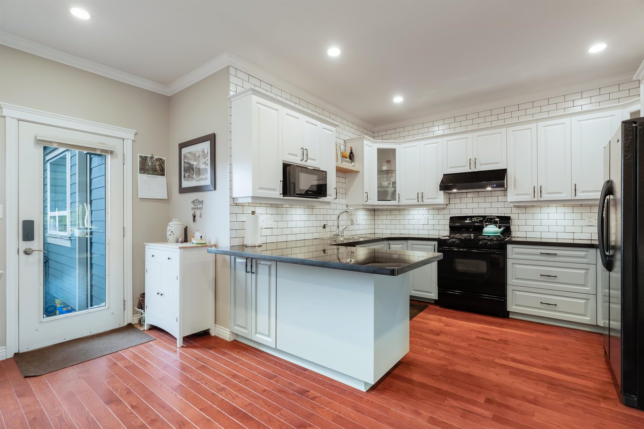 250 E 17th St