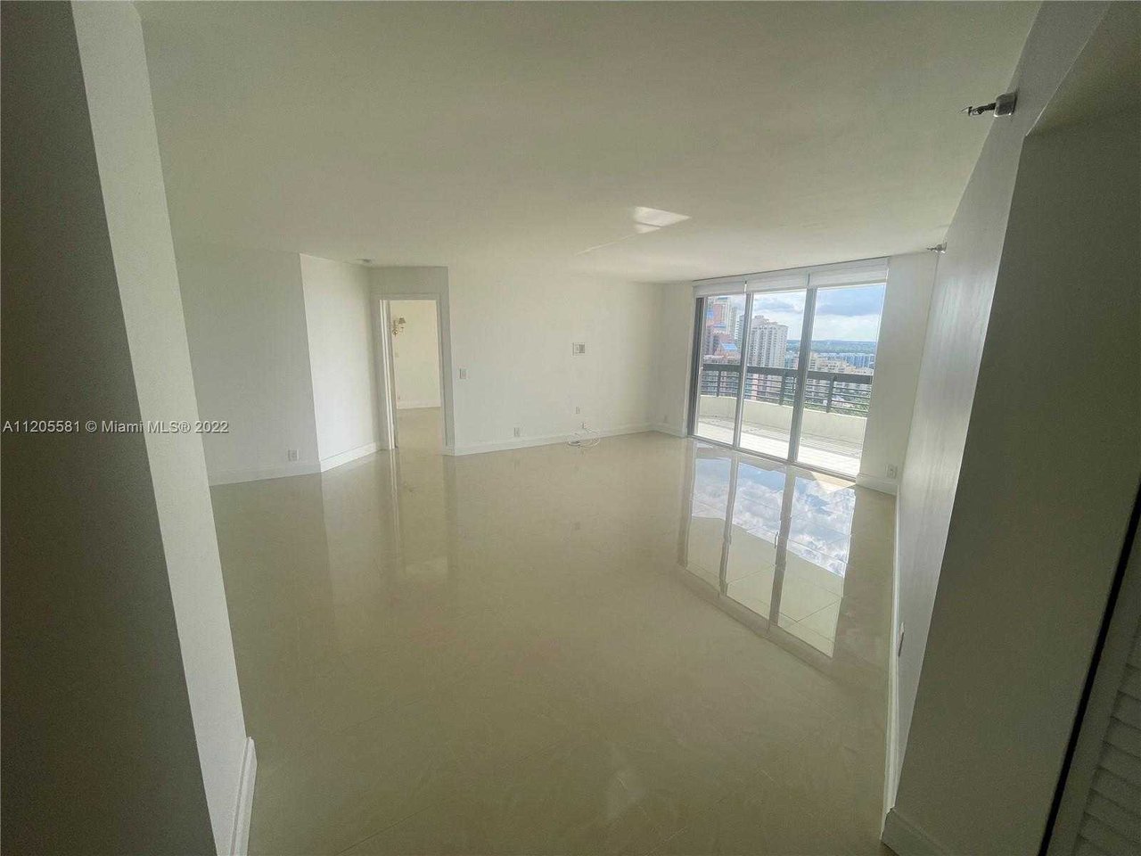 3500 Mystic Pointe Dr Unit 3002
