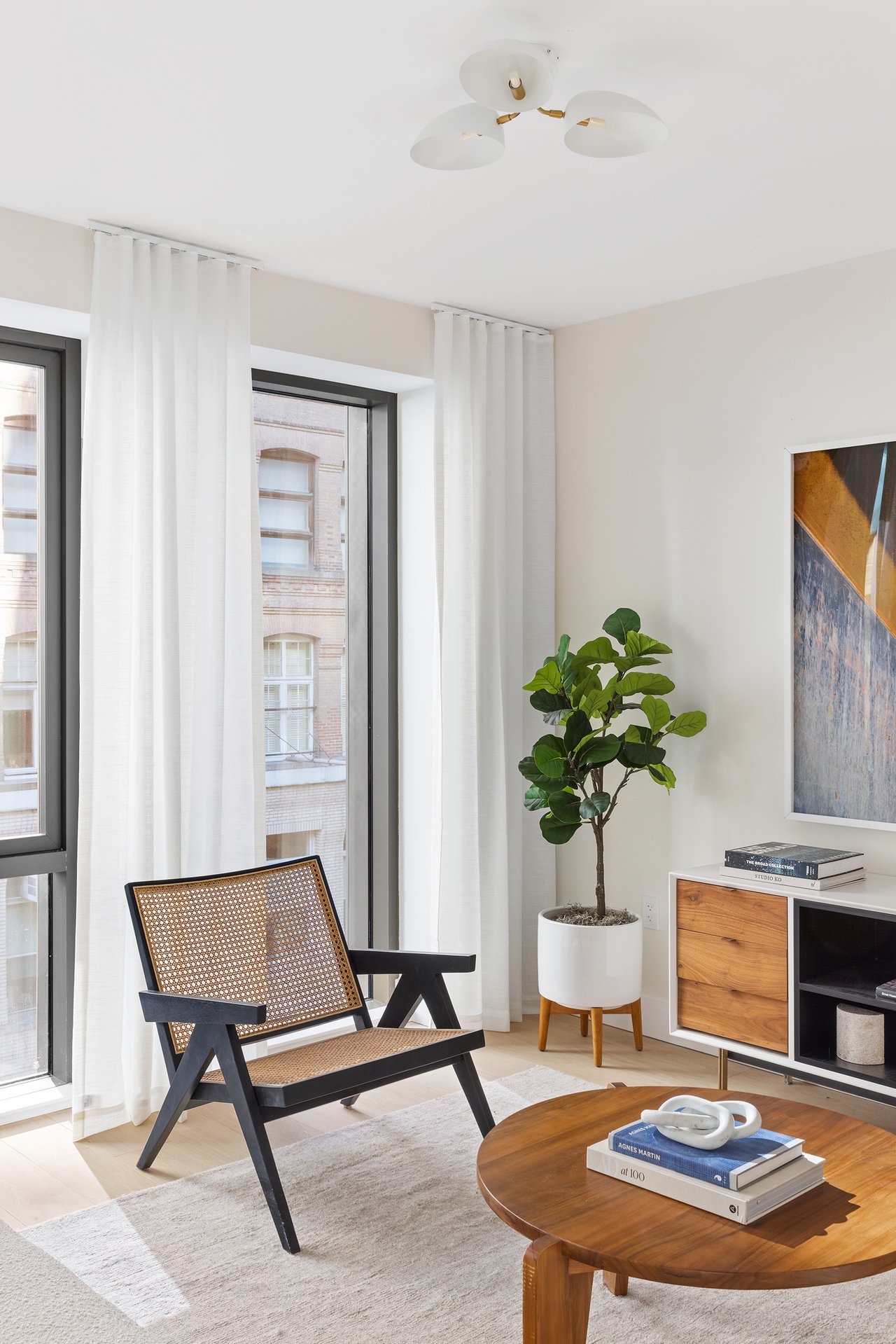 142 West 19th Street Unit: 4