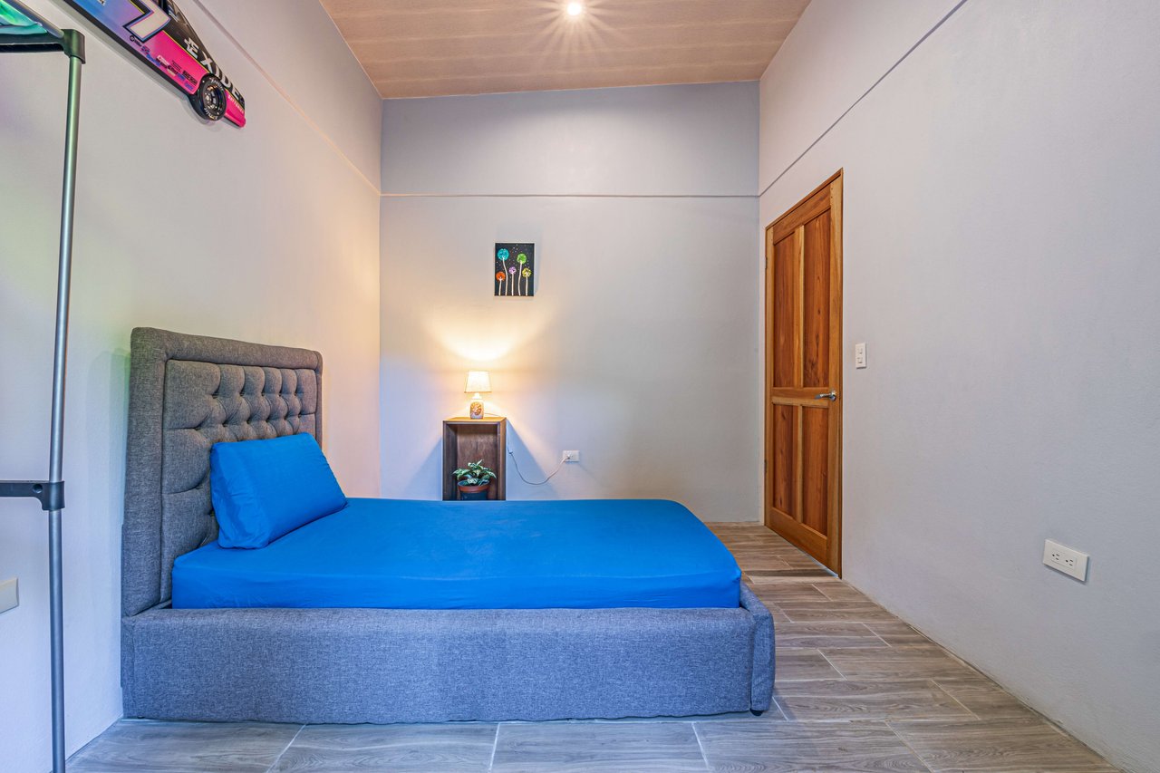 Surfing Delight 6 Bed, 5 Bath, Main House, Guest Villa & Studio Room 