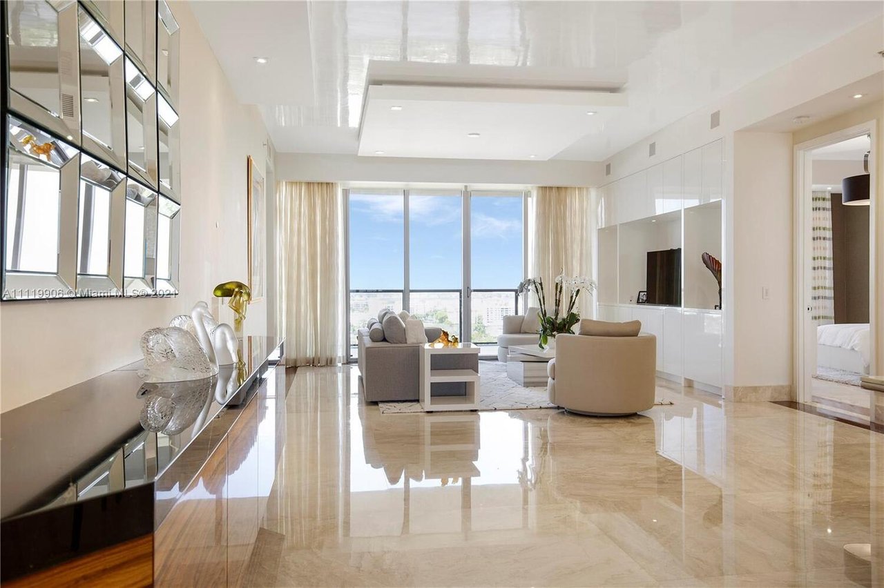 9705 Collins Ave, #1403N