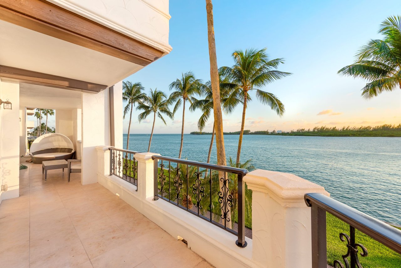 2426 FISHER ISLAND DR