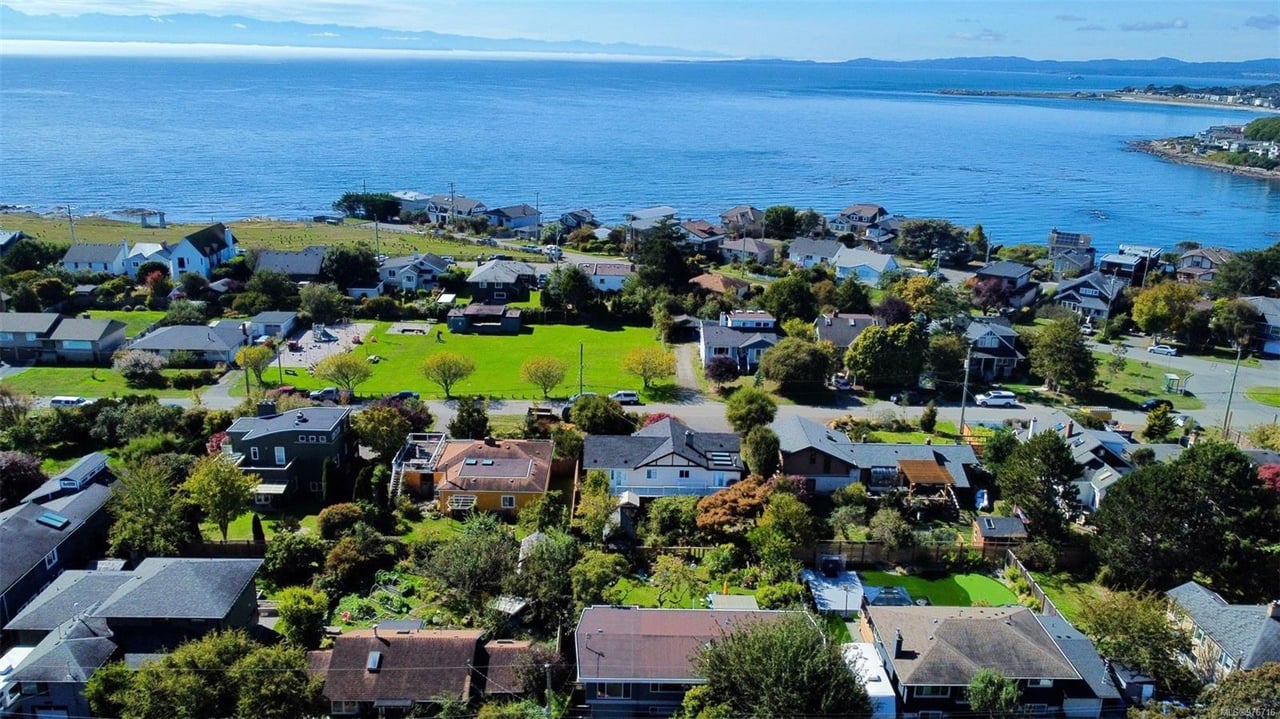 2105 Lorne Terr