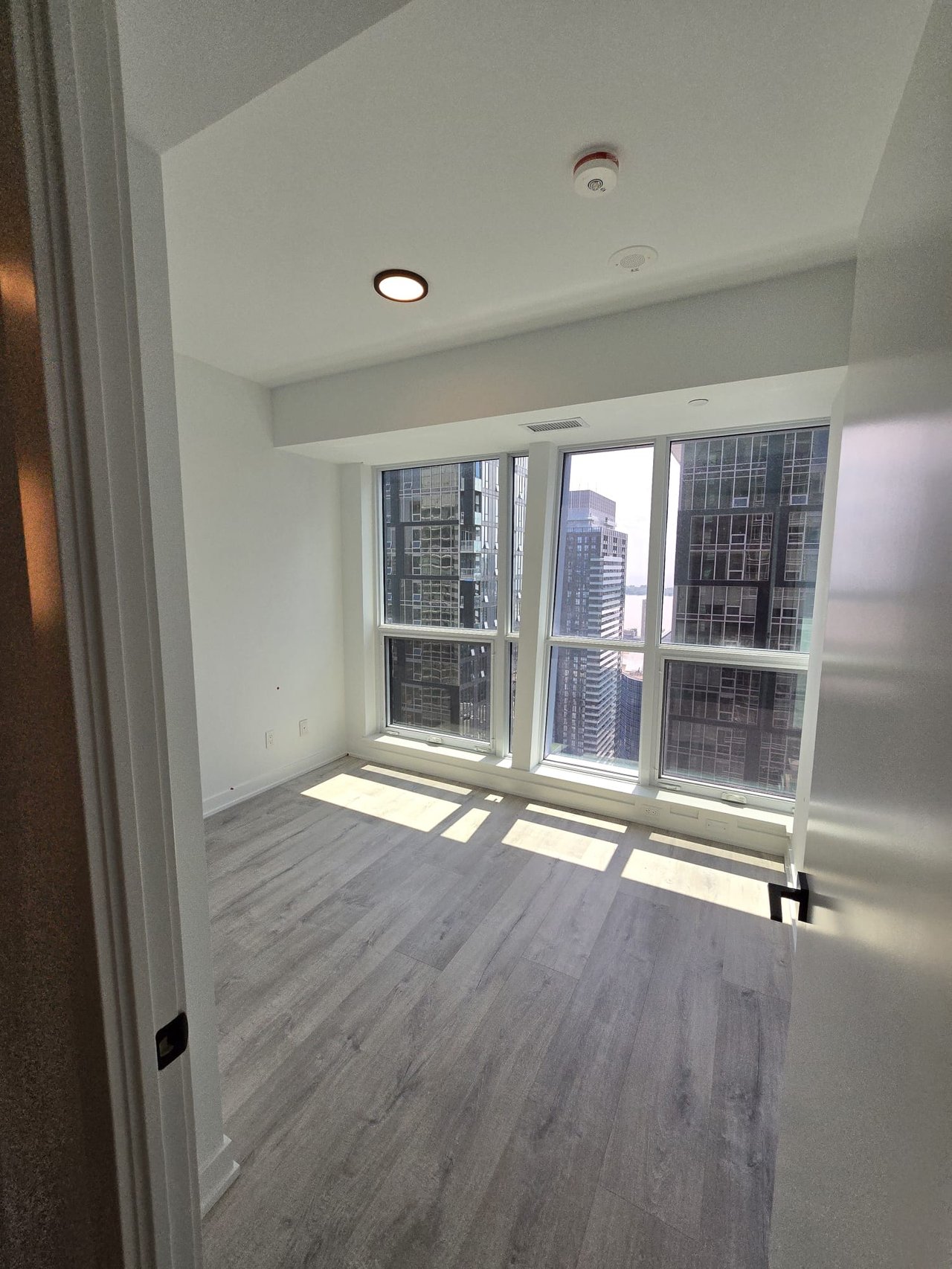 327 King St W Unit: 4103