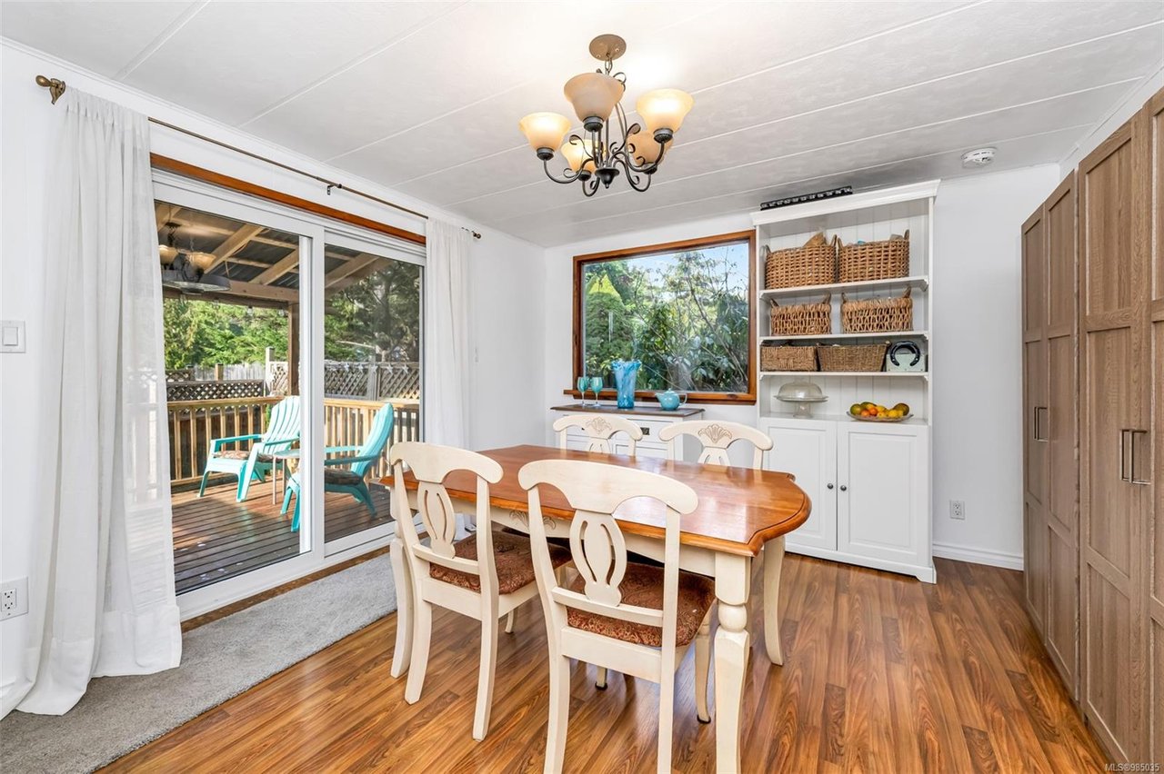 3398 Ridgeview Cres