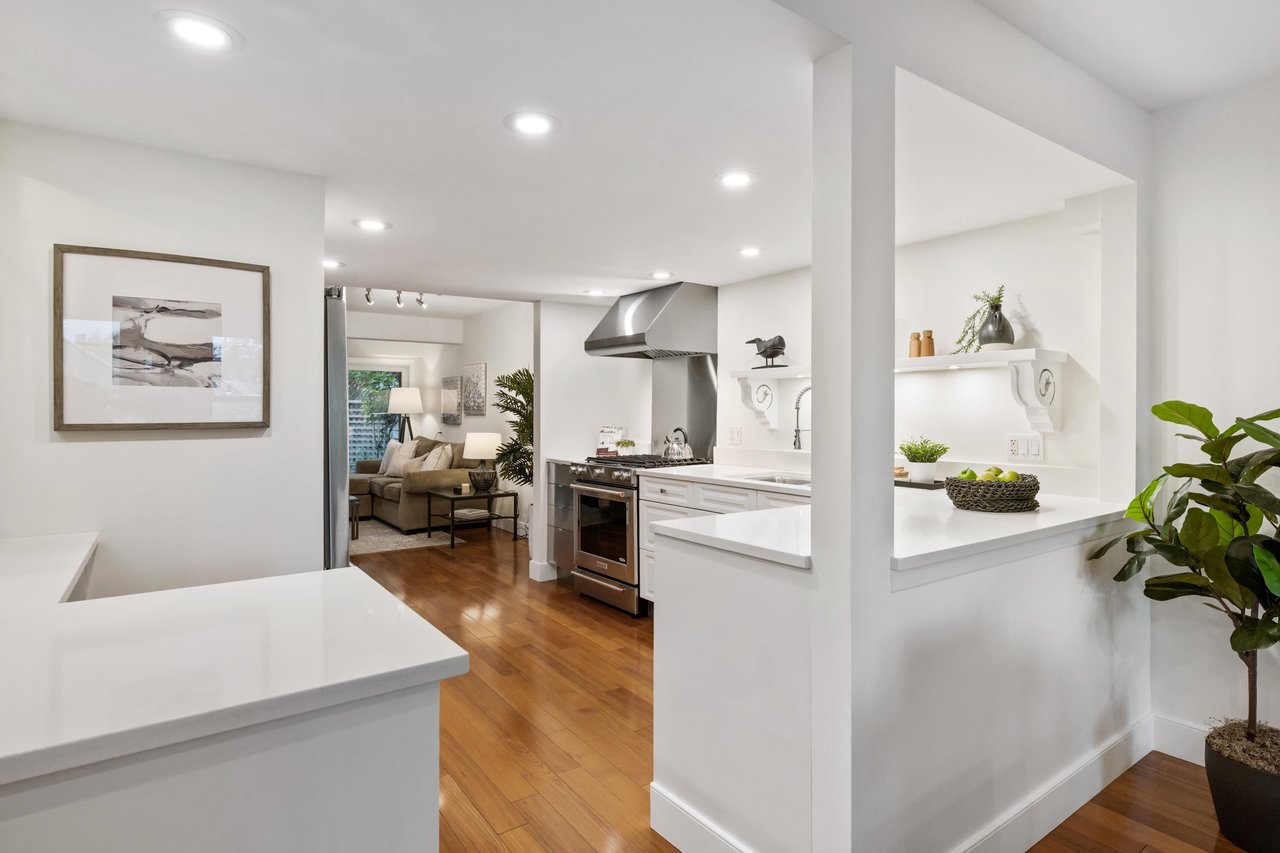 25-4957 Marine Dr