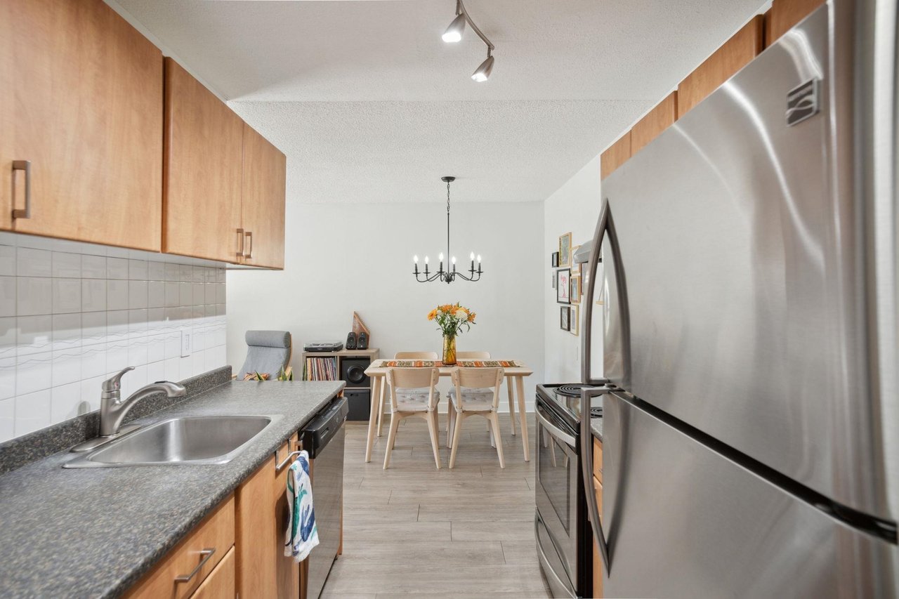 202-251 W 4th St