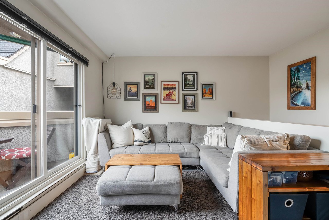 42-870 W 7th Ave