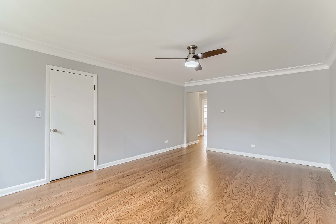 8707 N Oketo Niles, IL  60714