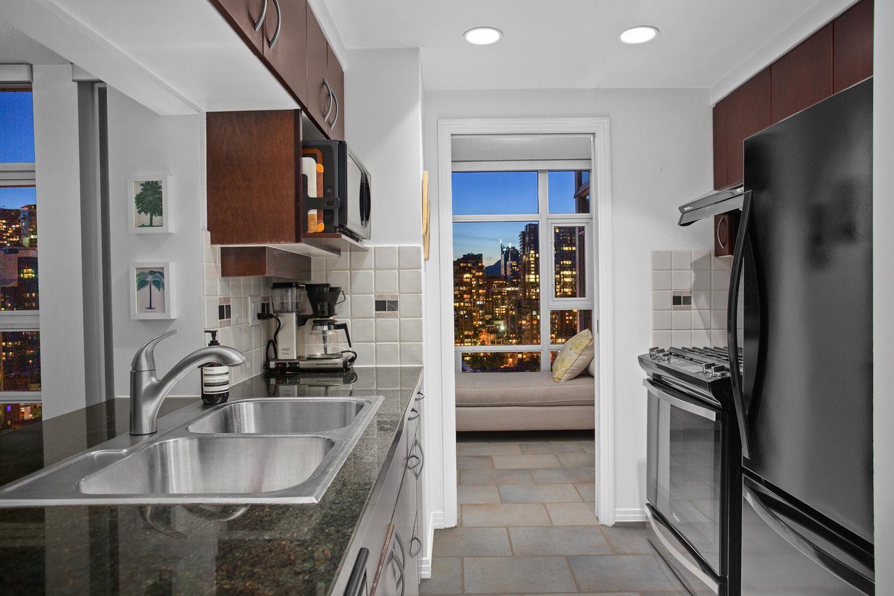 2706-1199 Marinaside Crescent, Vancouver