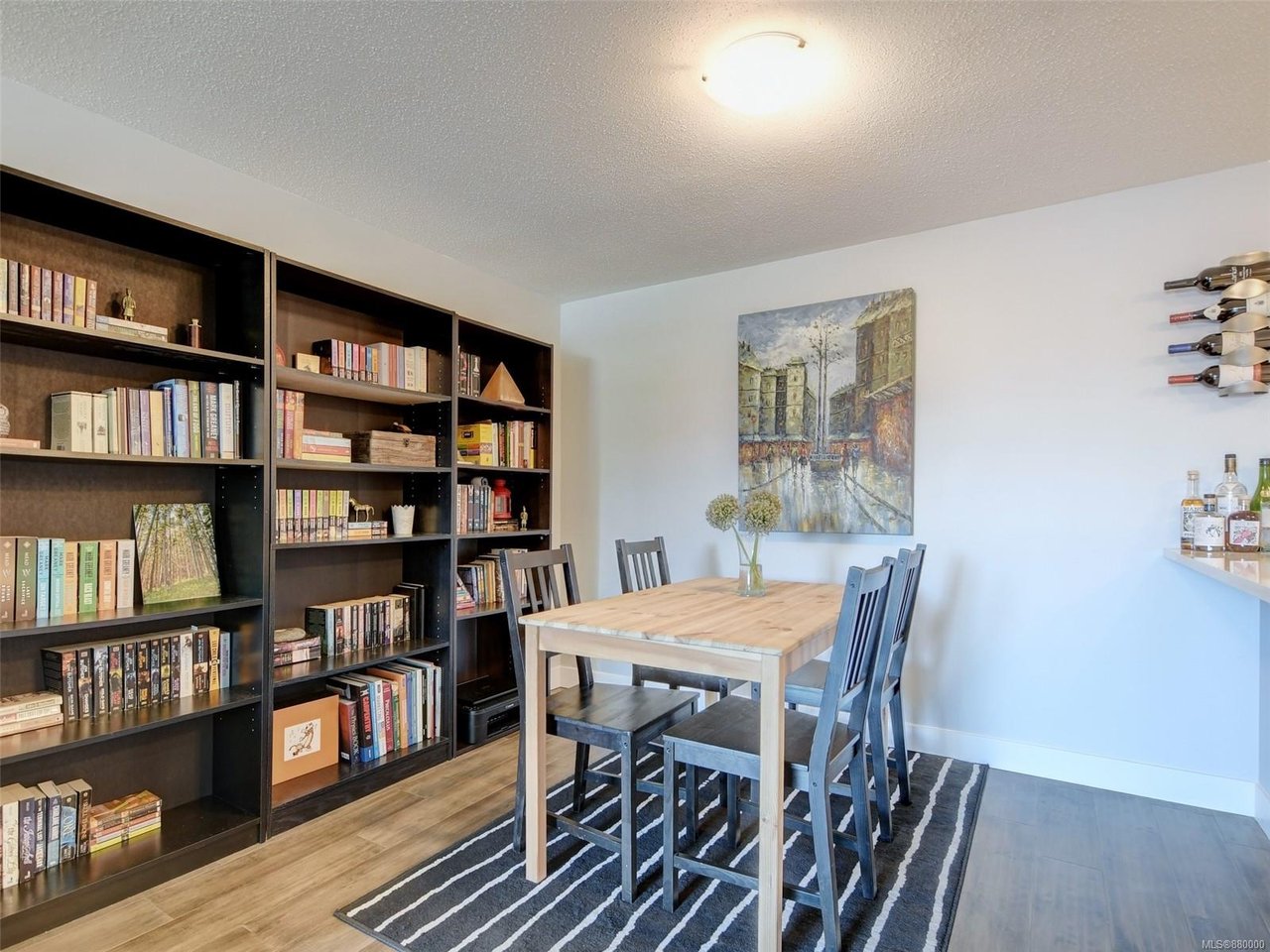 207-873 Esquimalt Rd