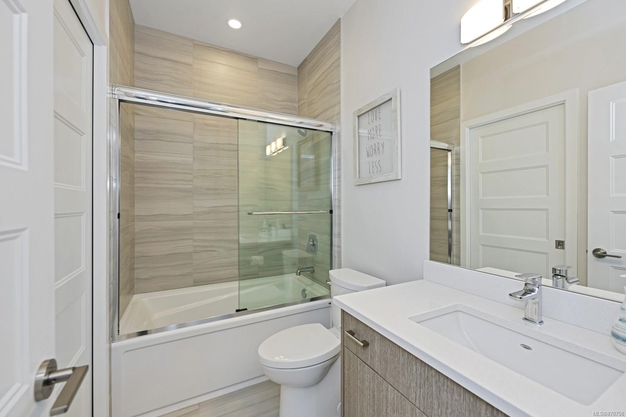 2214 Echo Valley Rise, Langford