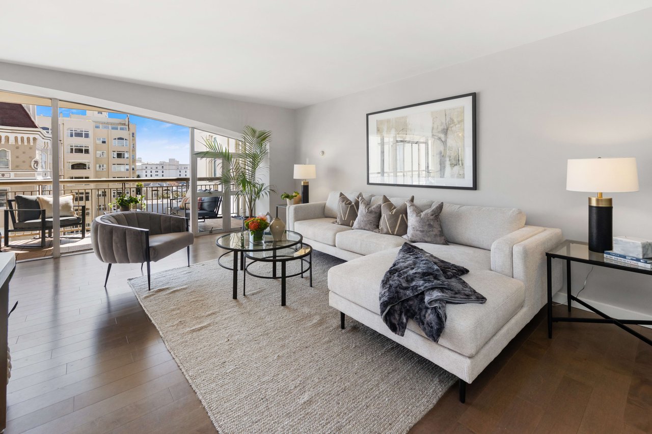 Just-Renovated Pacific Heights Condo With Southern Views