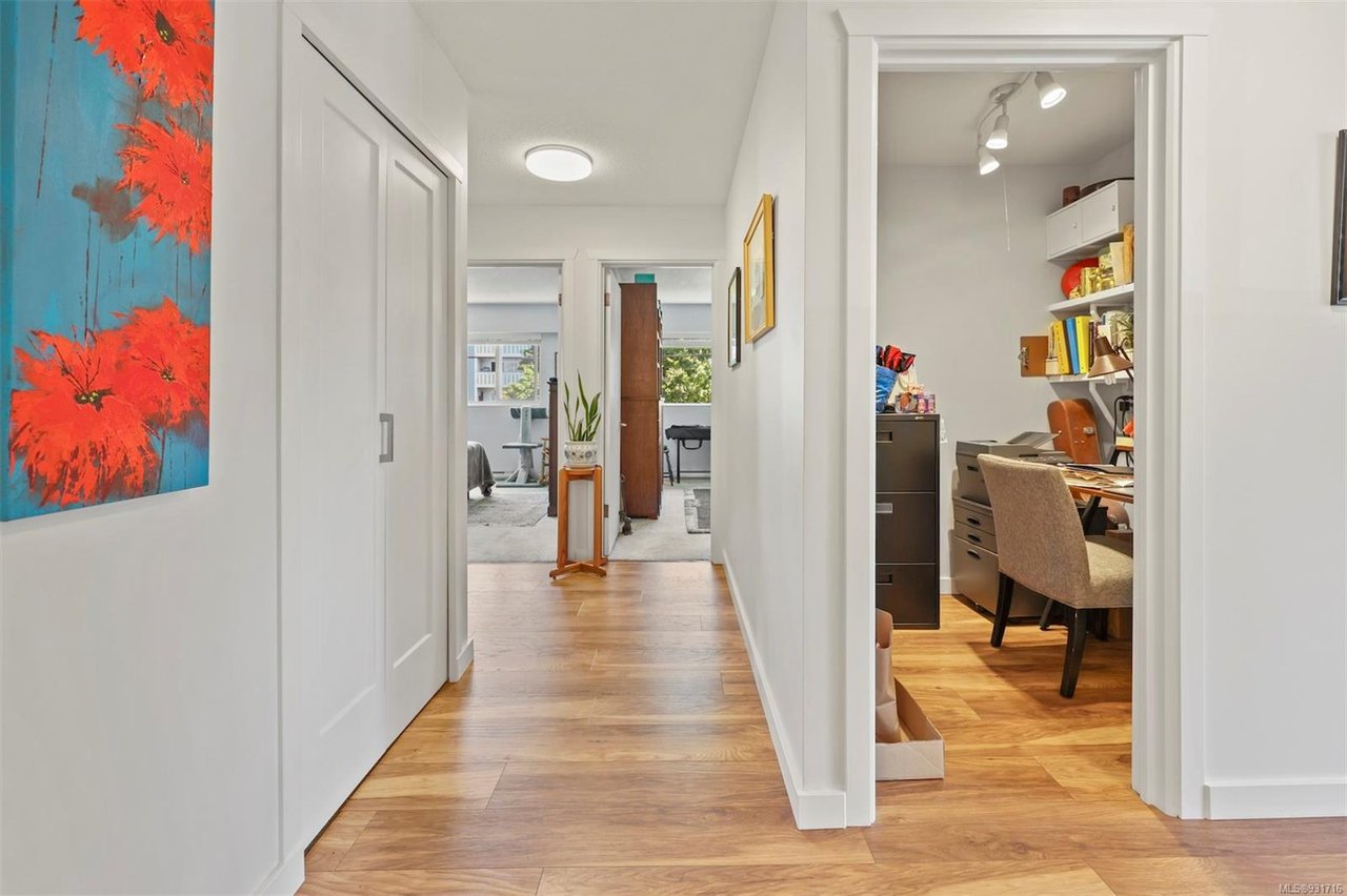 205-545 Rithet St
