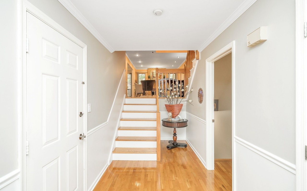 90 Frost Ln