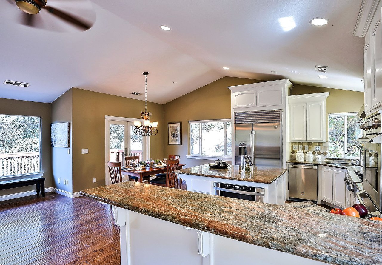 9845 Palisade Dr
