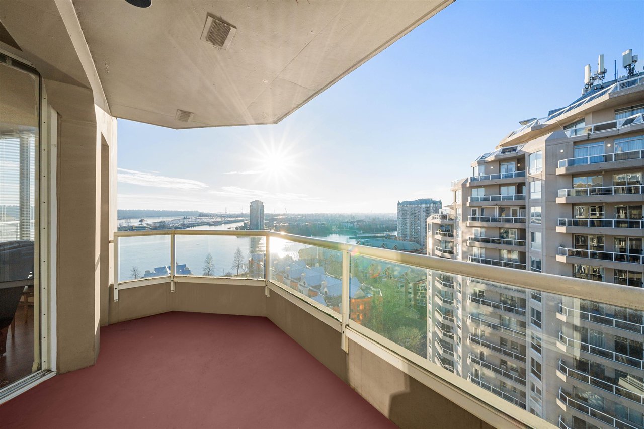 1604-1135 Quayside Dr