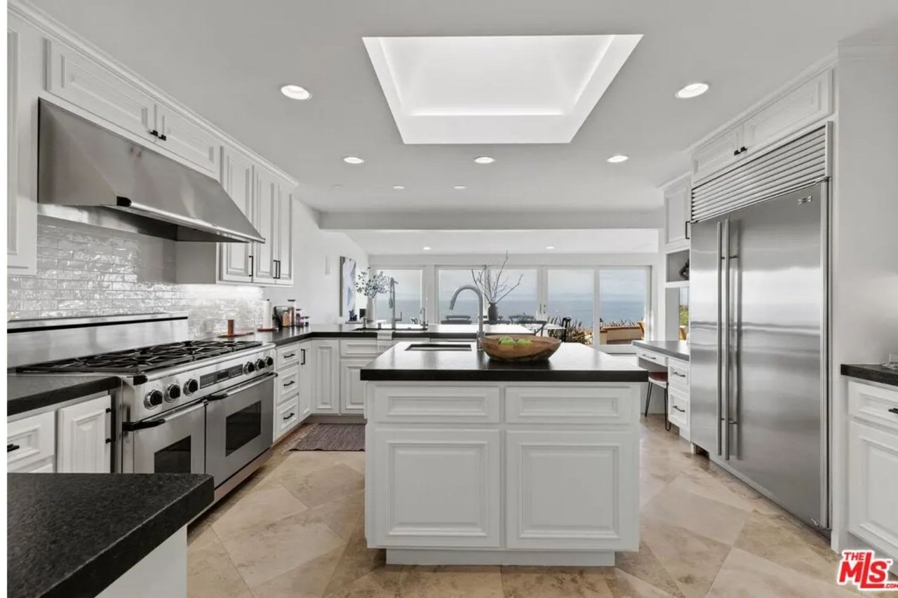 1115 Palos Verdes Dr