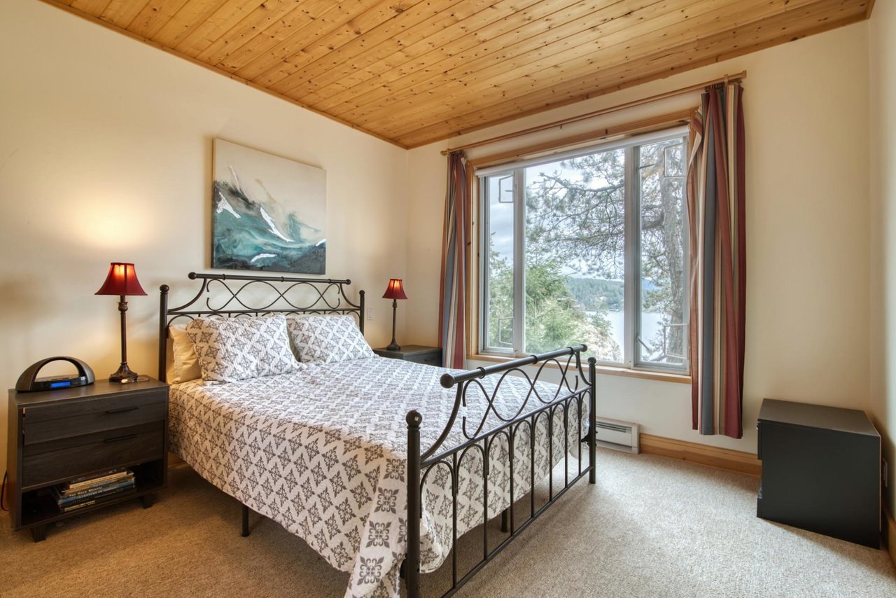 280 Arbutus Reach Rd