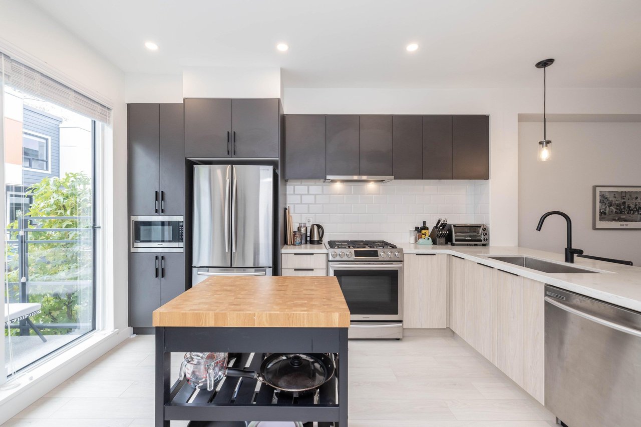 207-3105 St George St