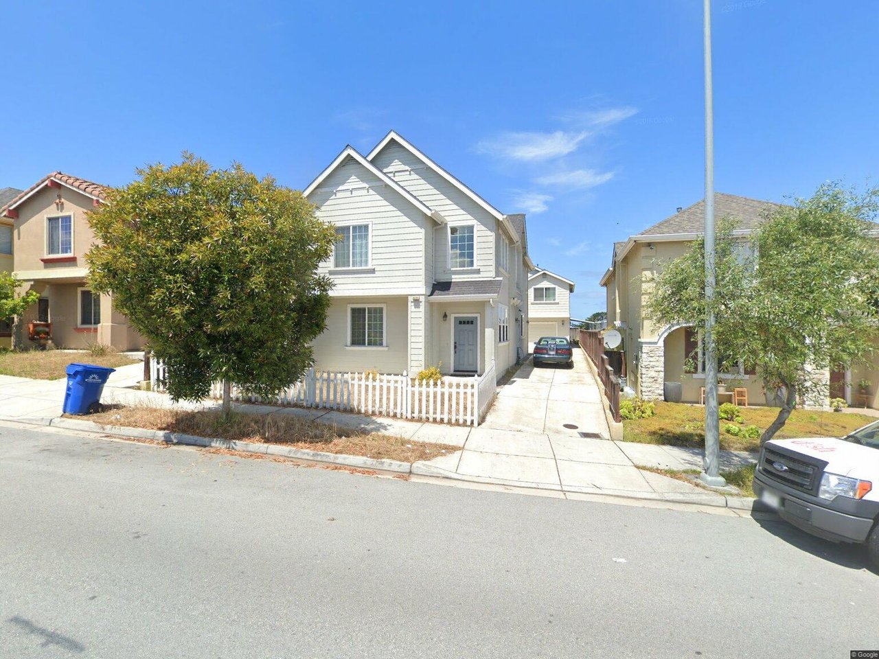 3079 Crescent Ave