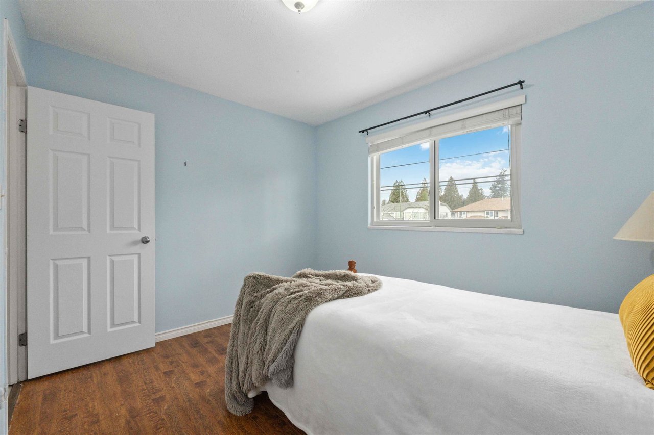 15774 96 Ave