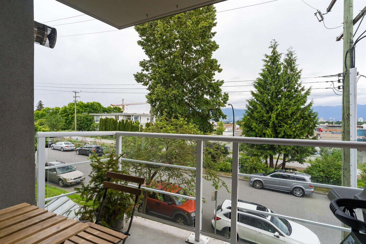 301-1818 W 6th Ave