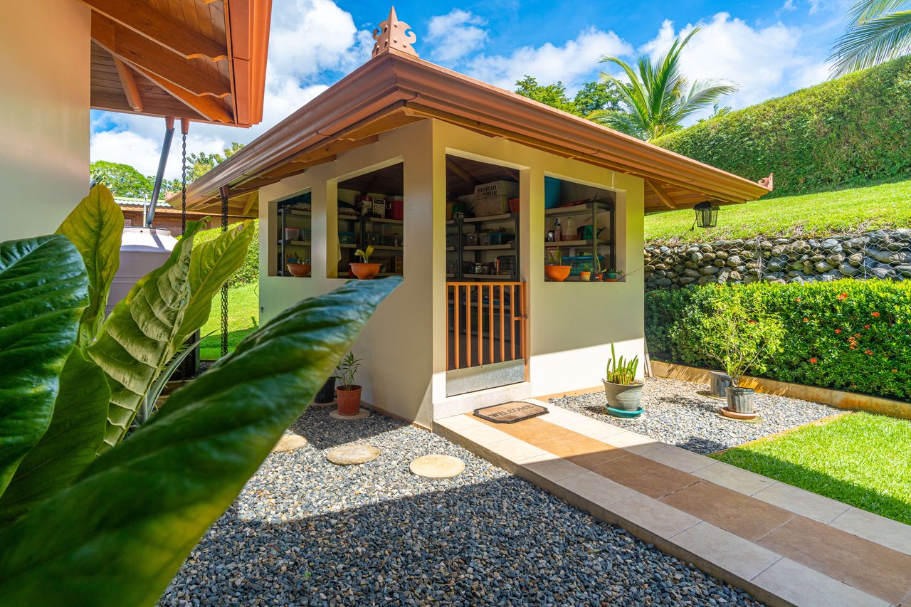La Palma Custom Build 3 bedroom 2 bath - Prestine Condition