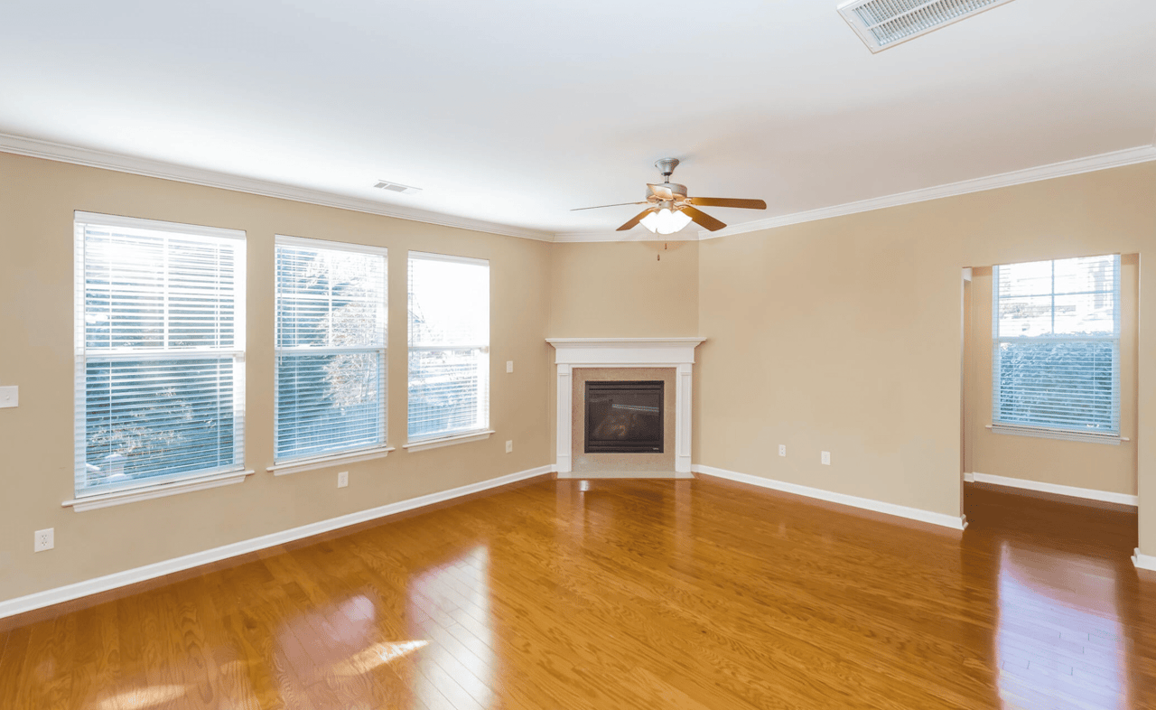 2450 Ancient Oak Ln